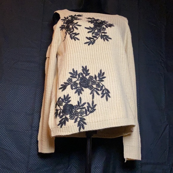 Jella C. Cream Sweater (Missy) - Picture 6 of 11